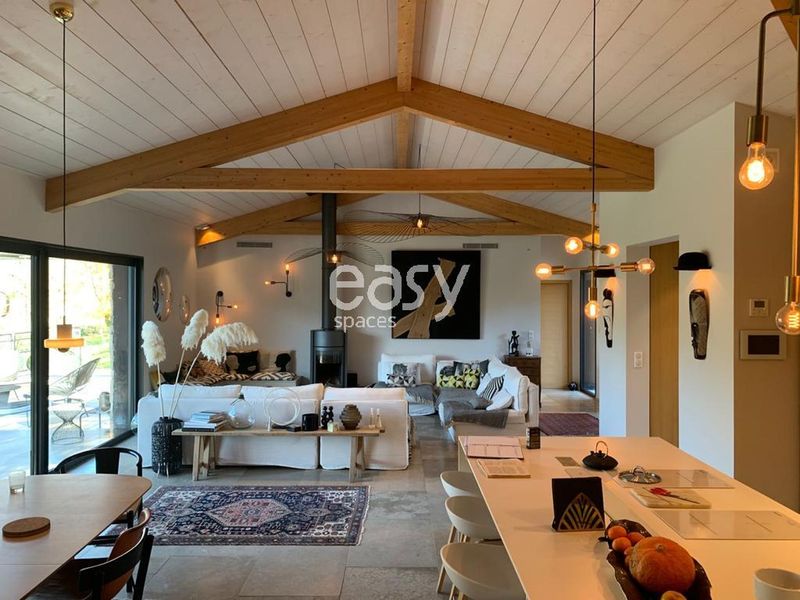 Contemporary villa available for rent in Cannes ideal for professional photo shoots and creative projects